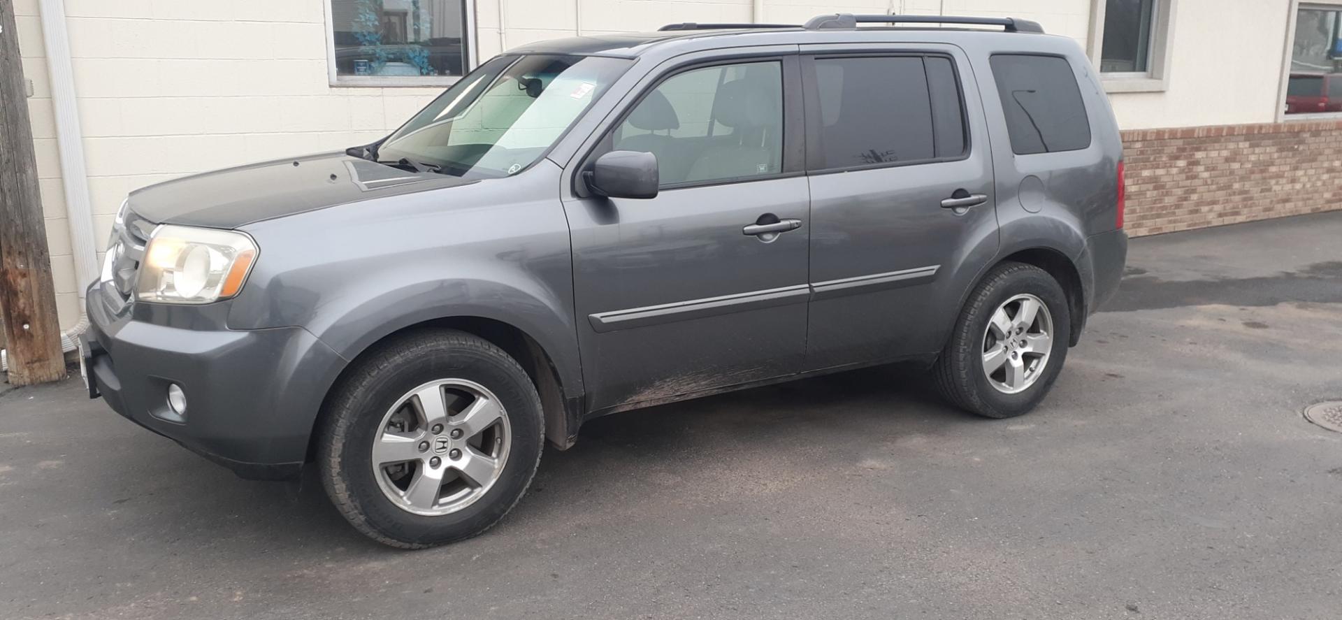 2011 Honda Pilot (5FNYF4H55BB) , located at 2015 Cambell Street, Rapid City, SD, 57701, (605) 342-8326, 44.066433, -103.191772 - Photo#1